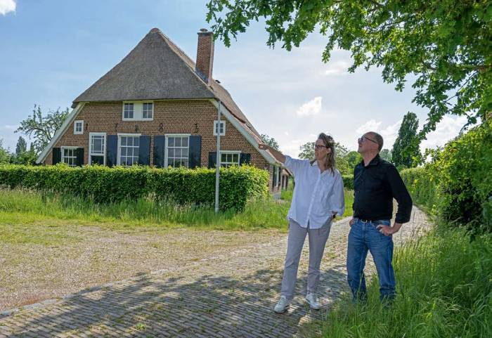 Jessica en Martijn bij de Boerderij.